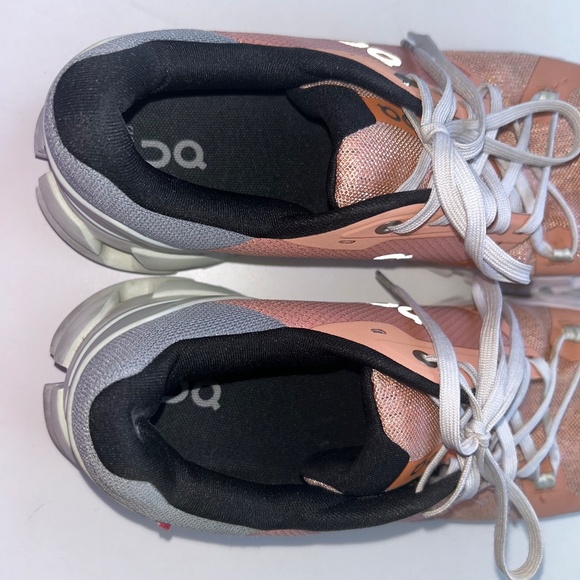 SIZE 10 | On Cloud Flyer 4 - Picture 4 of 8